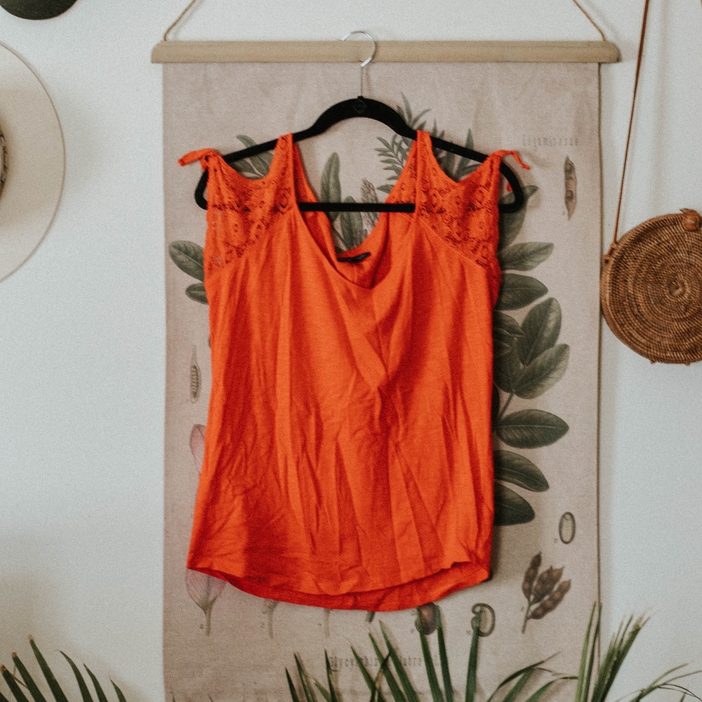 Detailed off the shoulder tee